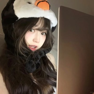 他很怪，他是我爸爸